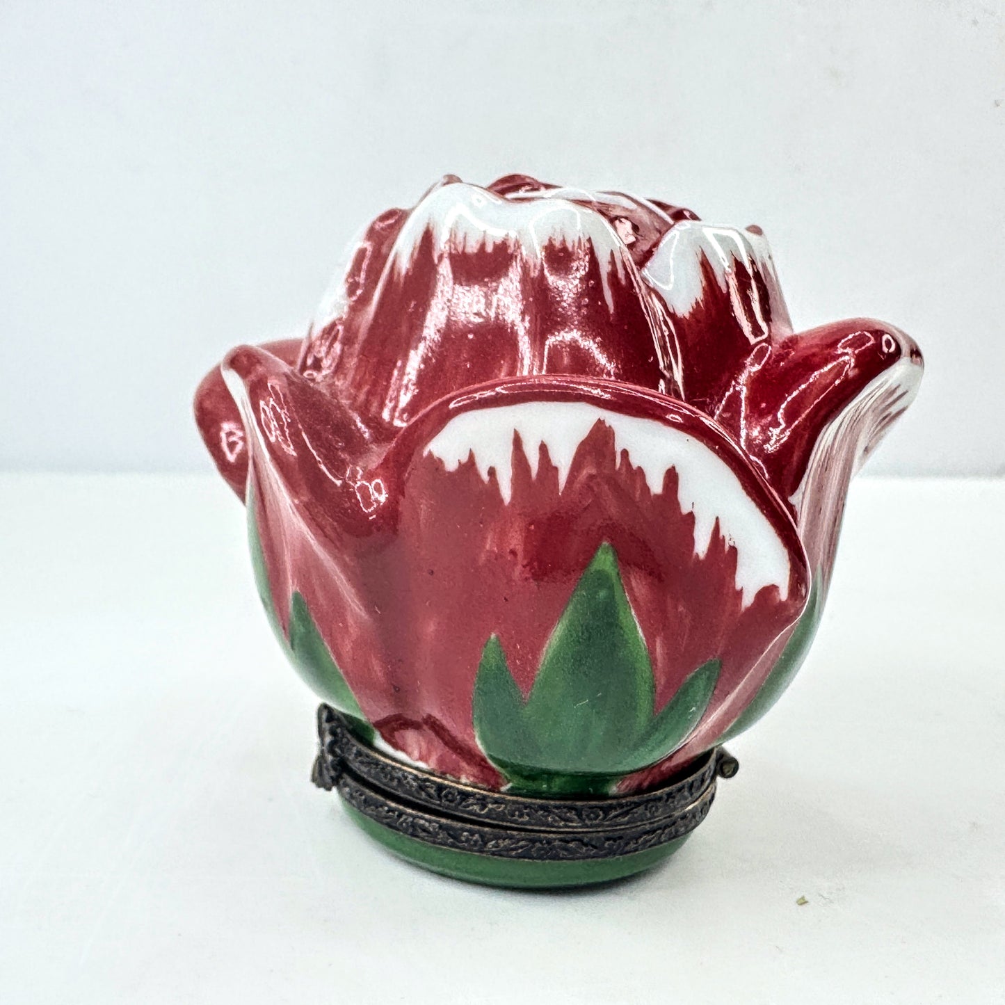 Vintage Limoges France Peint Main Red Rose Bud Porcelain Trinket Box A1052