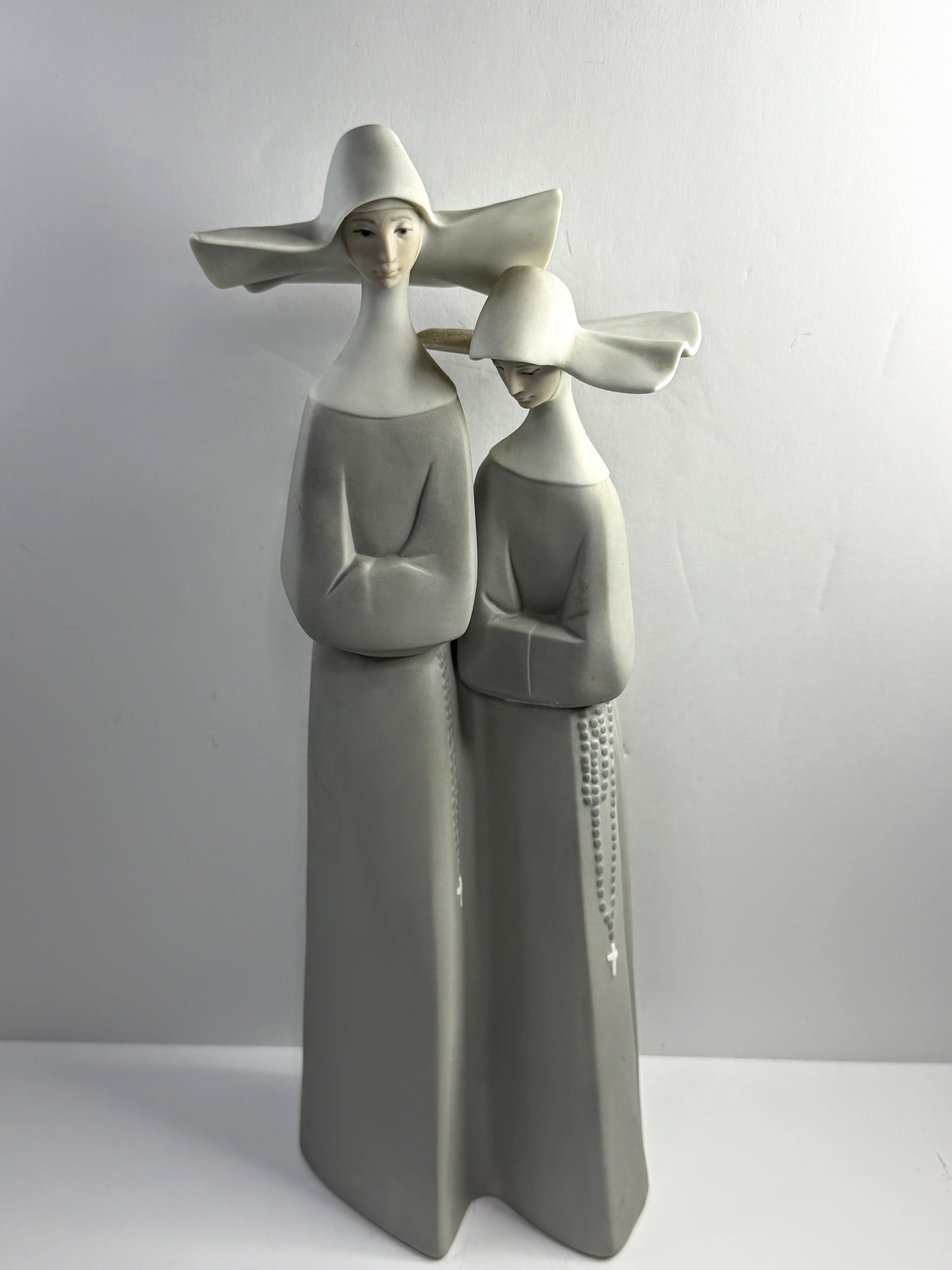 Lladró 4611 Nuns Figurine Light Blue Rosary Porcelain Spain satin finished A908