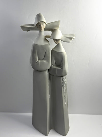 Lladró 4611 Nuns Figurine Light Blue Rosary Porcelain Spain satin finished A908