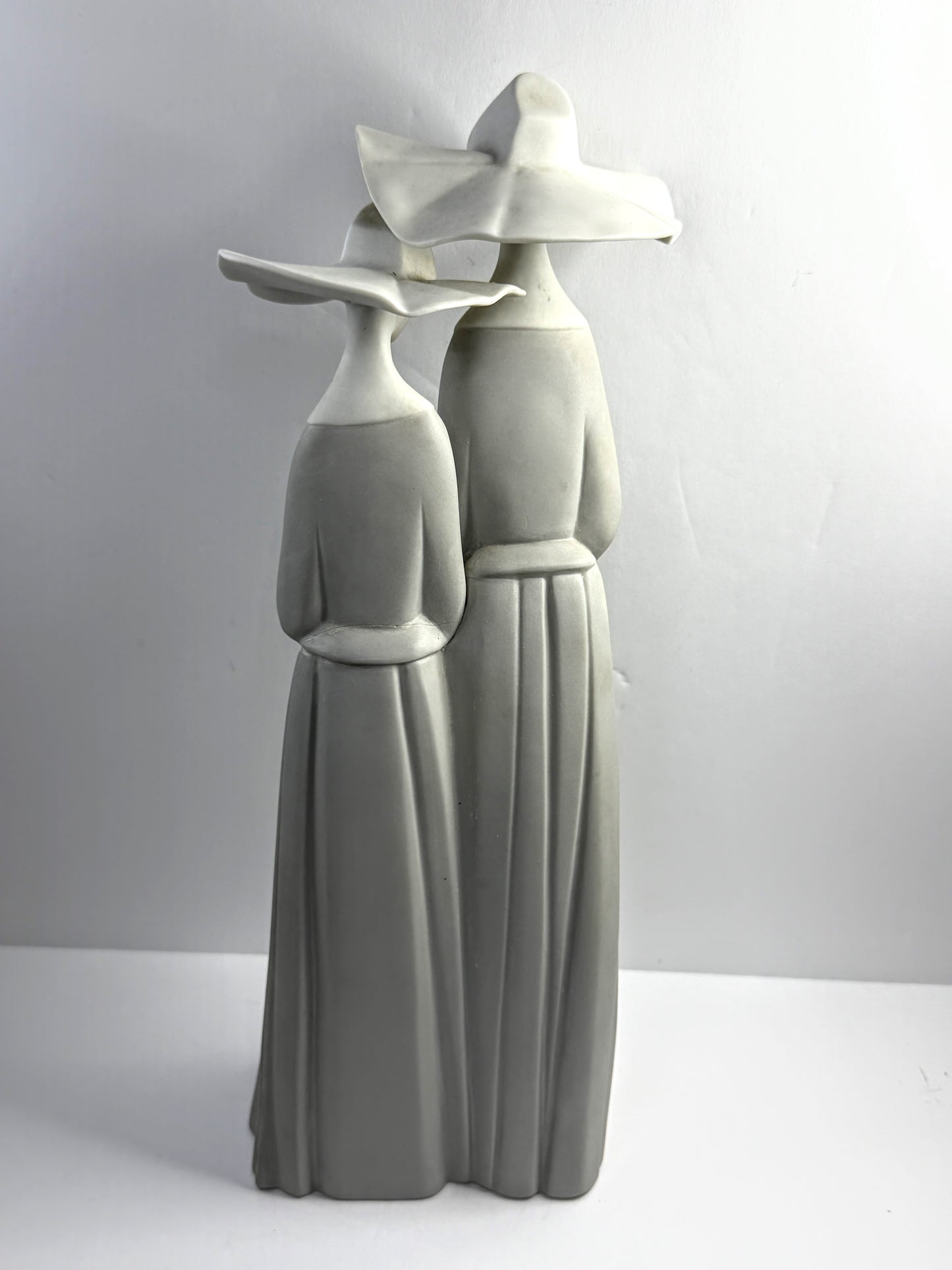 Lladró 4611 Nuns Figurine Light Blue Rosary Porcelain Spain satin finished A908