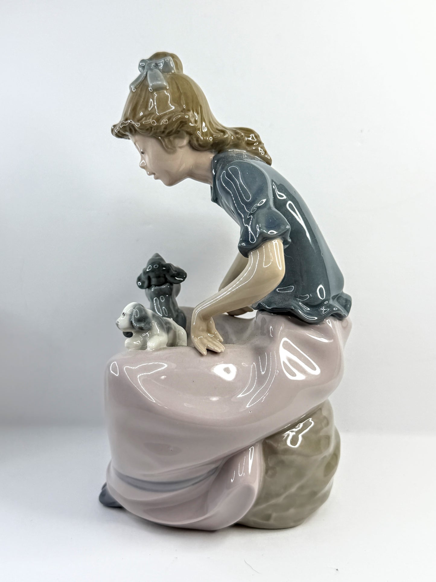 NAO Lladro 1010 Tender Care Girl with Two Puppies Figurine A911