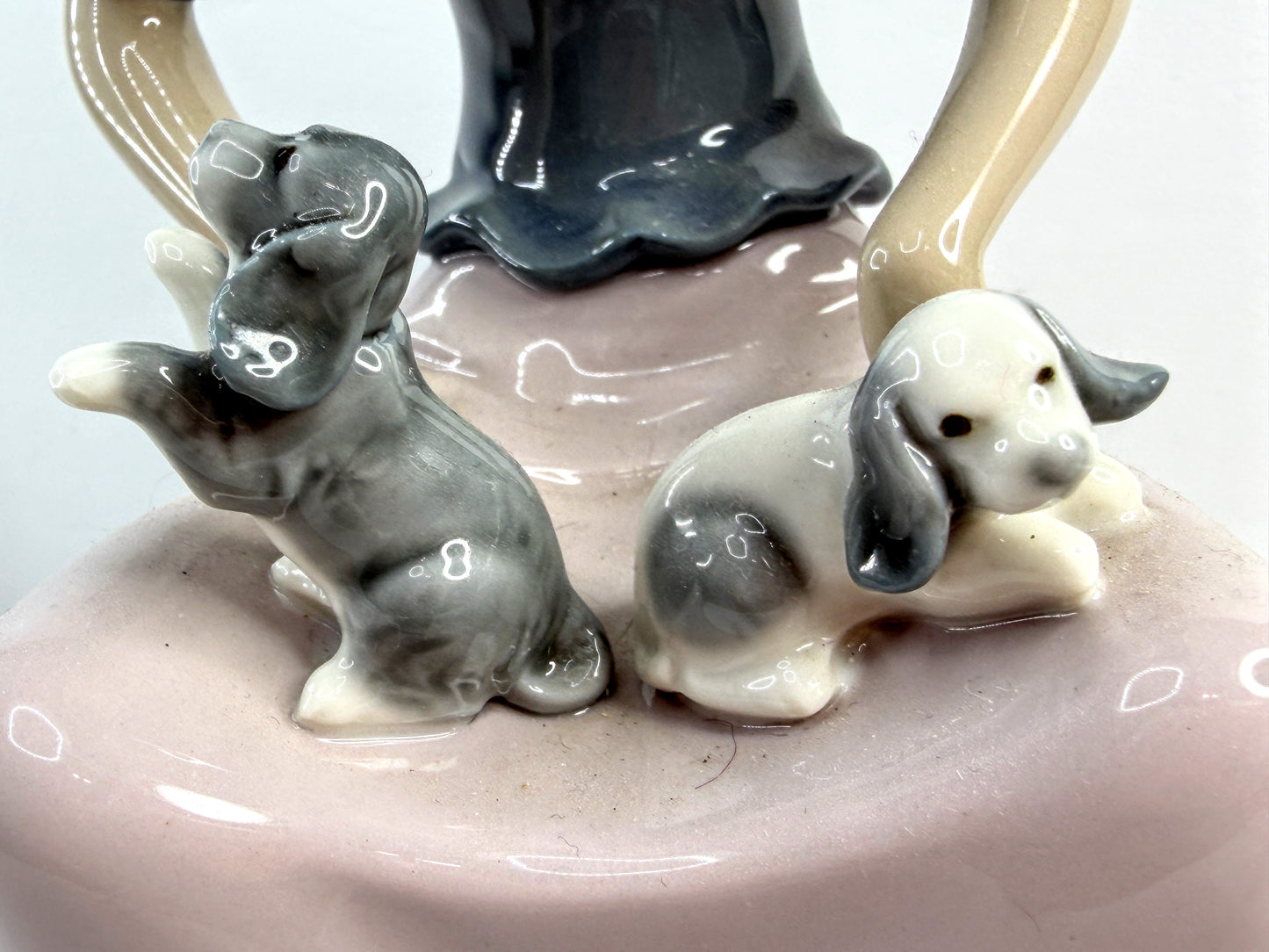 NAO Lladro 1010 Tender Care Girl with Two Puppies Figurine A911