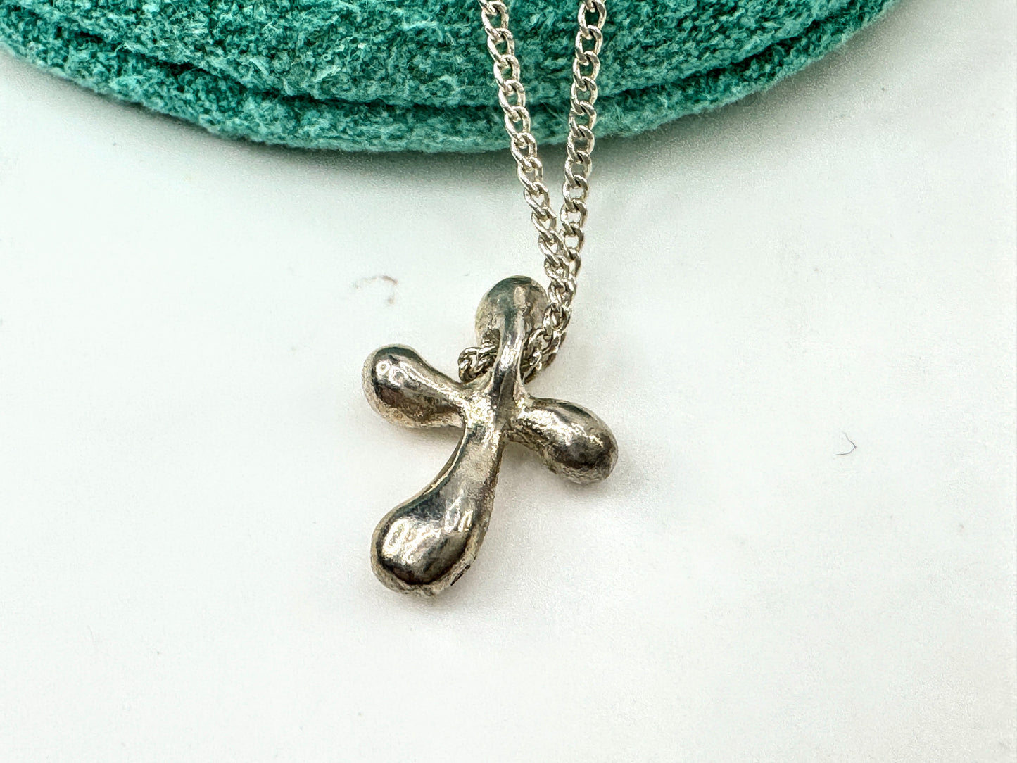 Vintage Tiffany & Co. Sterling Silver Cross Pendant Necklace with Pouch JR1707