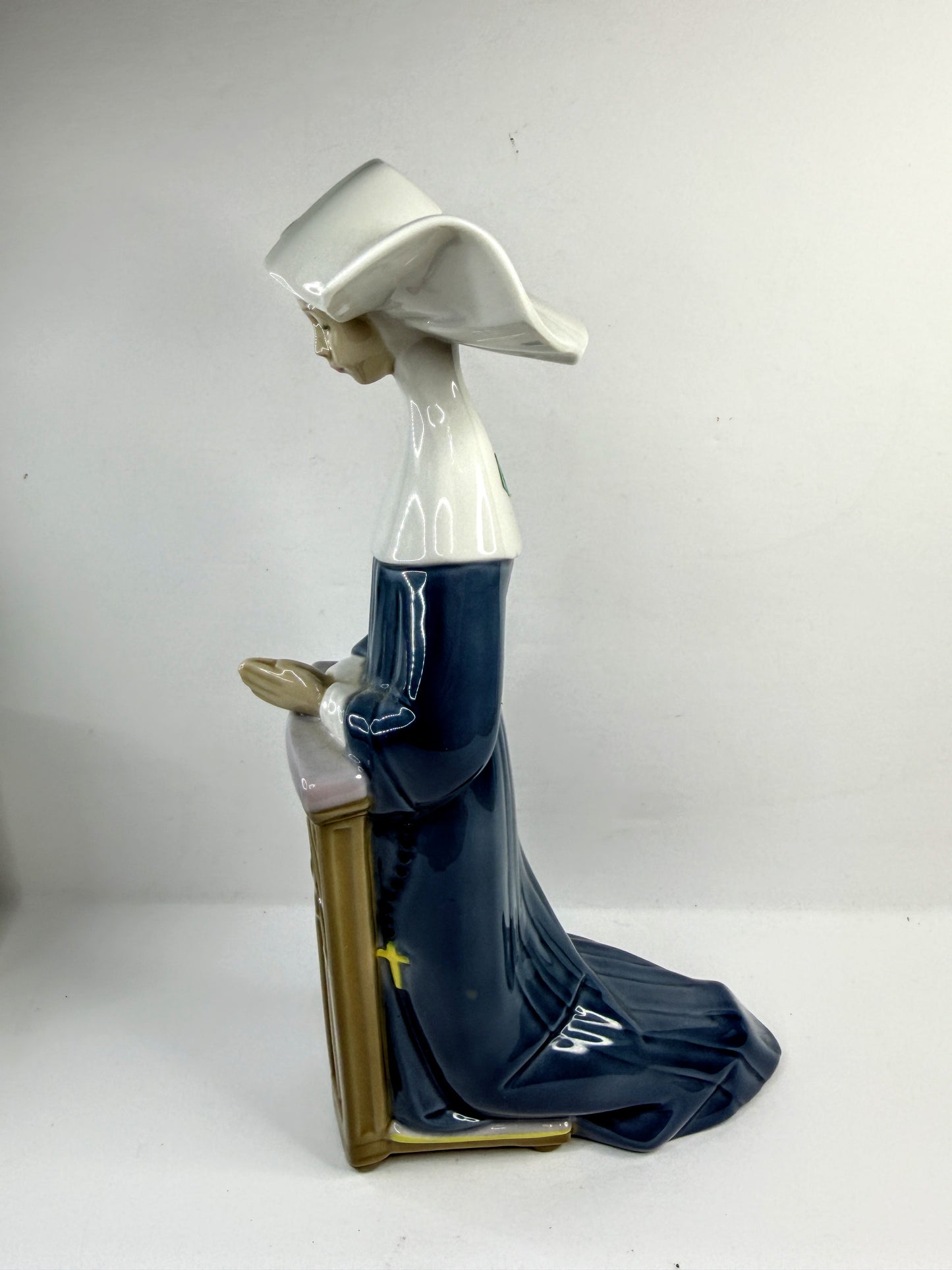 Vintage Lladro Nun on podium "Meditation" (Blue) Porcelain Figurine #2347 A913
