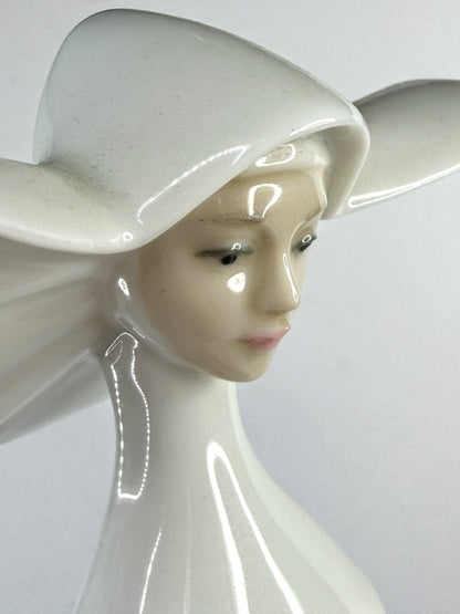 Lladró 5500 "Prayerful Moment" Nun Figurine Reading Book Spain A914