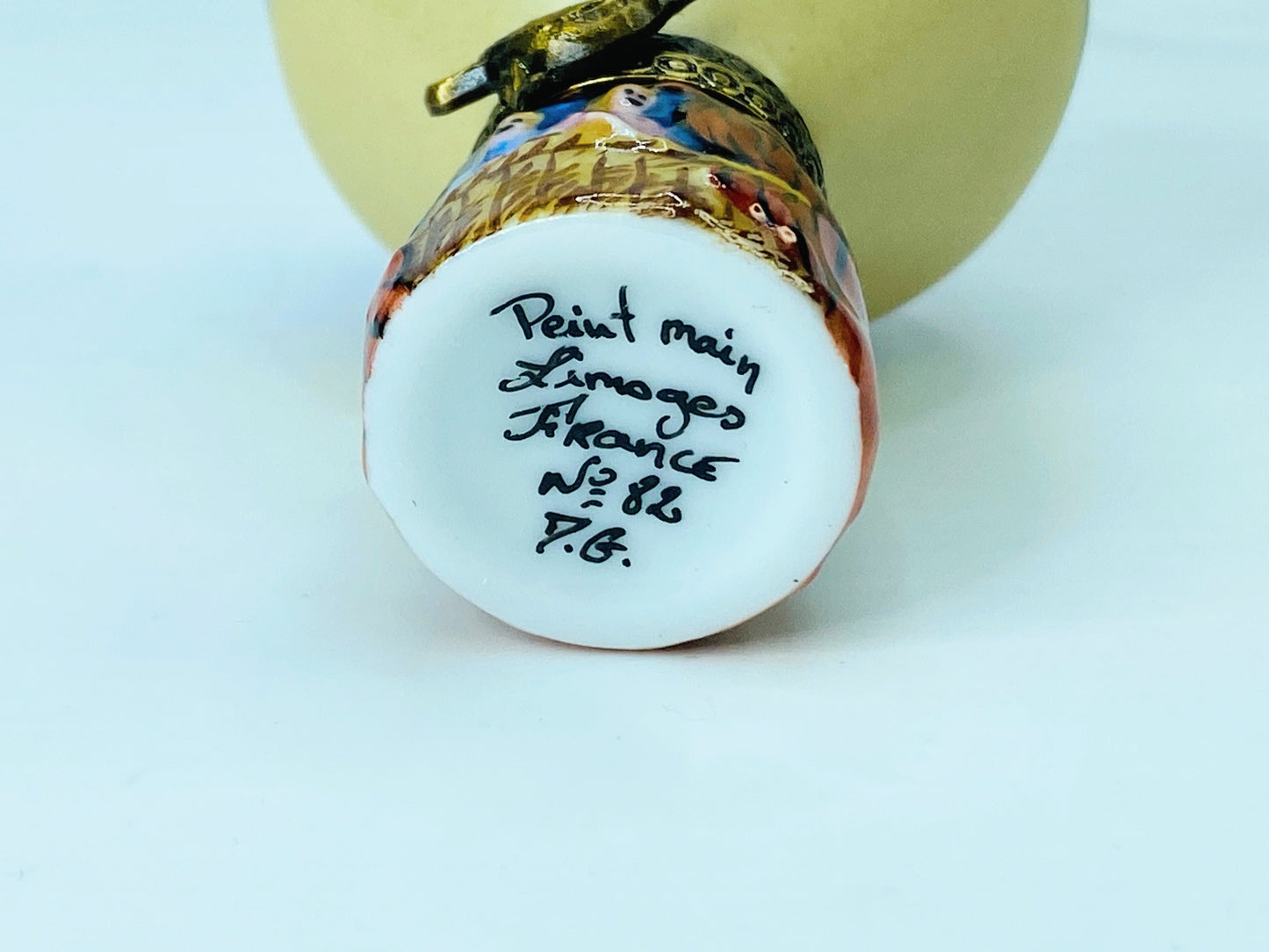 Limoges Chanille numbered Hot Air Balloon Peint Main trinket box A456