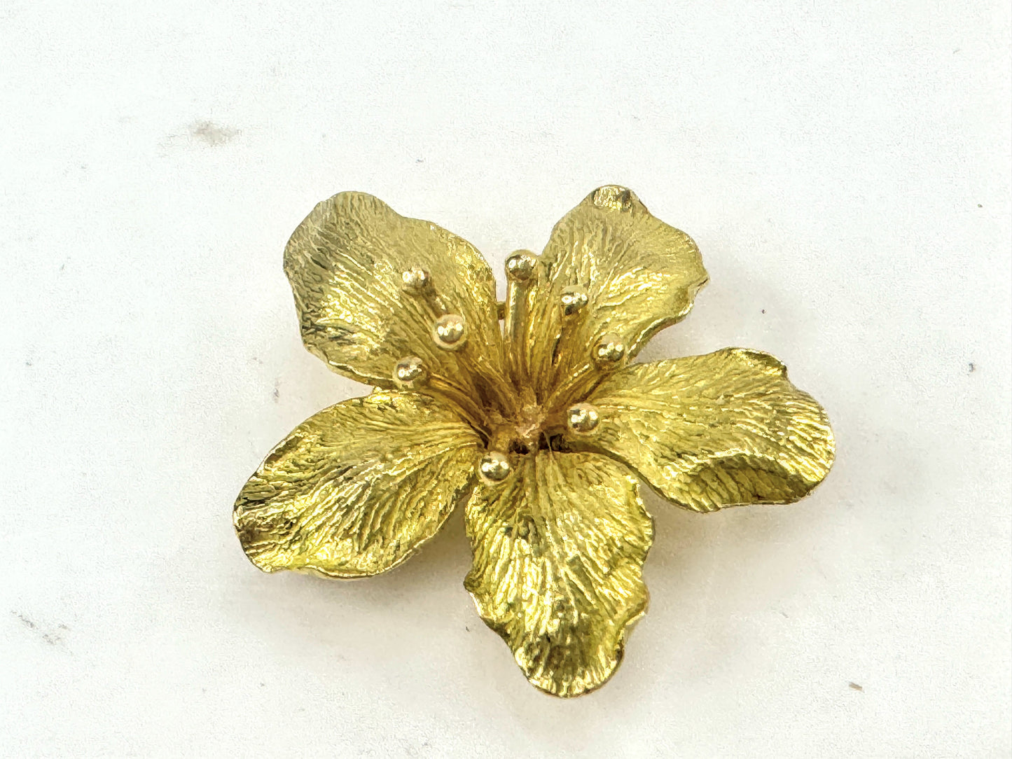 18K Yellow Gold Textured Flower Detailed Brooch Pin 4.5g JR1712