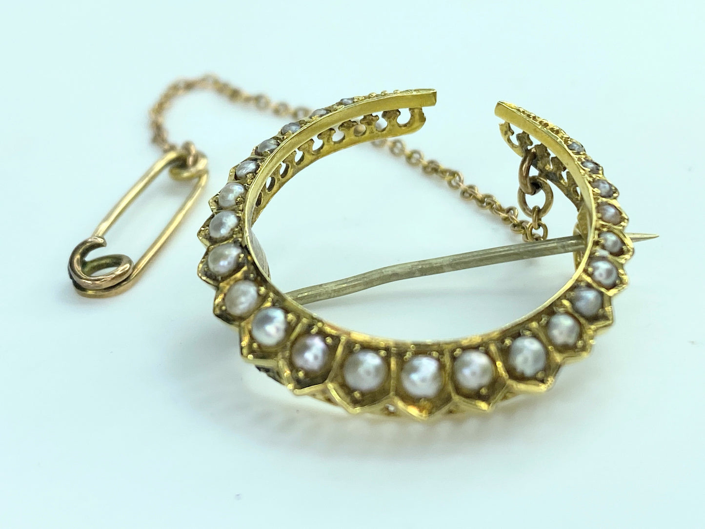 19th Century 18K Gold & Pearl Crescent Moon Brooch safety chain/pin 5.1g JR9961