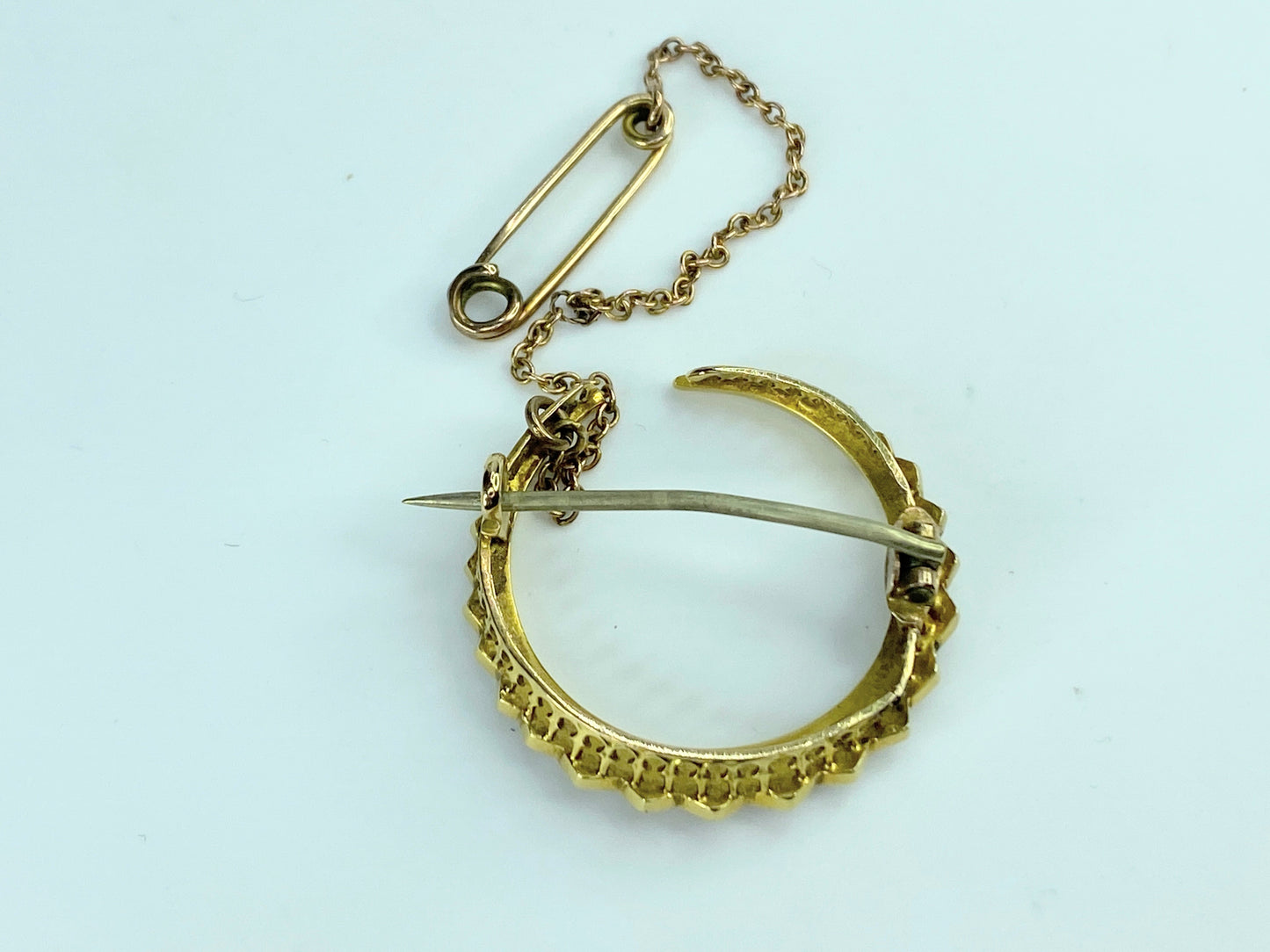 19th Century 18K Gold & Pearl Crescent Moon Brooch safety chain/pin 5.1g JR9961