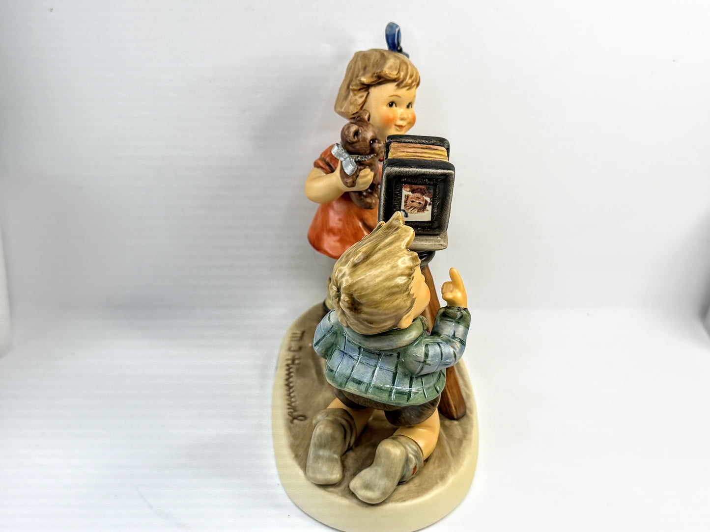 Hummel "schnappschüsse" camera ready figurine TMK-8 #2132 A920
