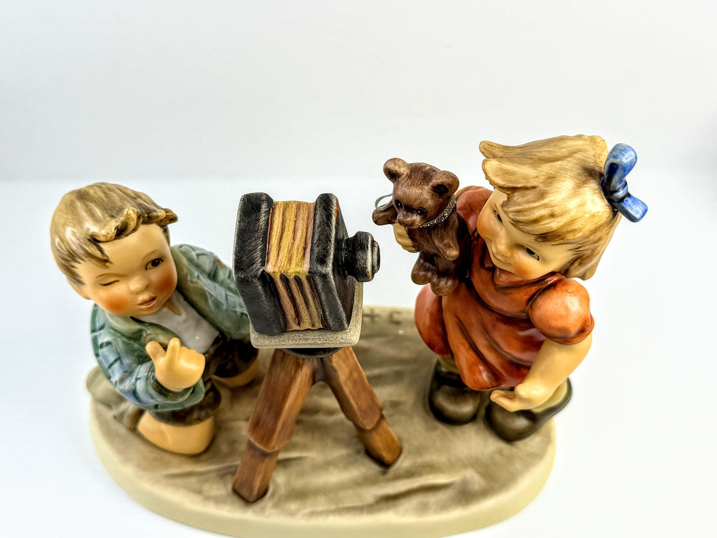Hummel "schnappschüsse" camera ready figurine TMK-8 #2132 A920