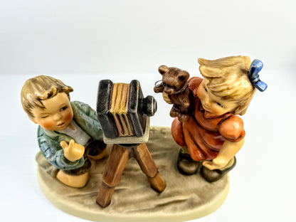 Hummel "schnappschüsse" camera ready figurine TMK-8 #2132 A920