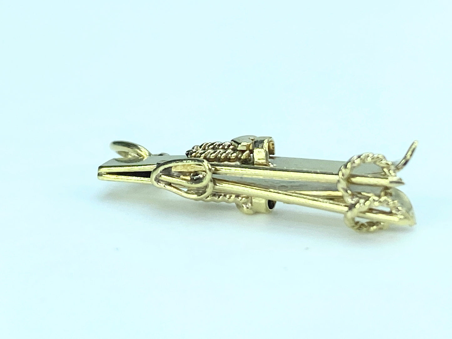 Skis and Poles 14 Karat Gold Vintage Charm Pendant JR9159