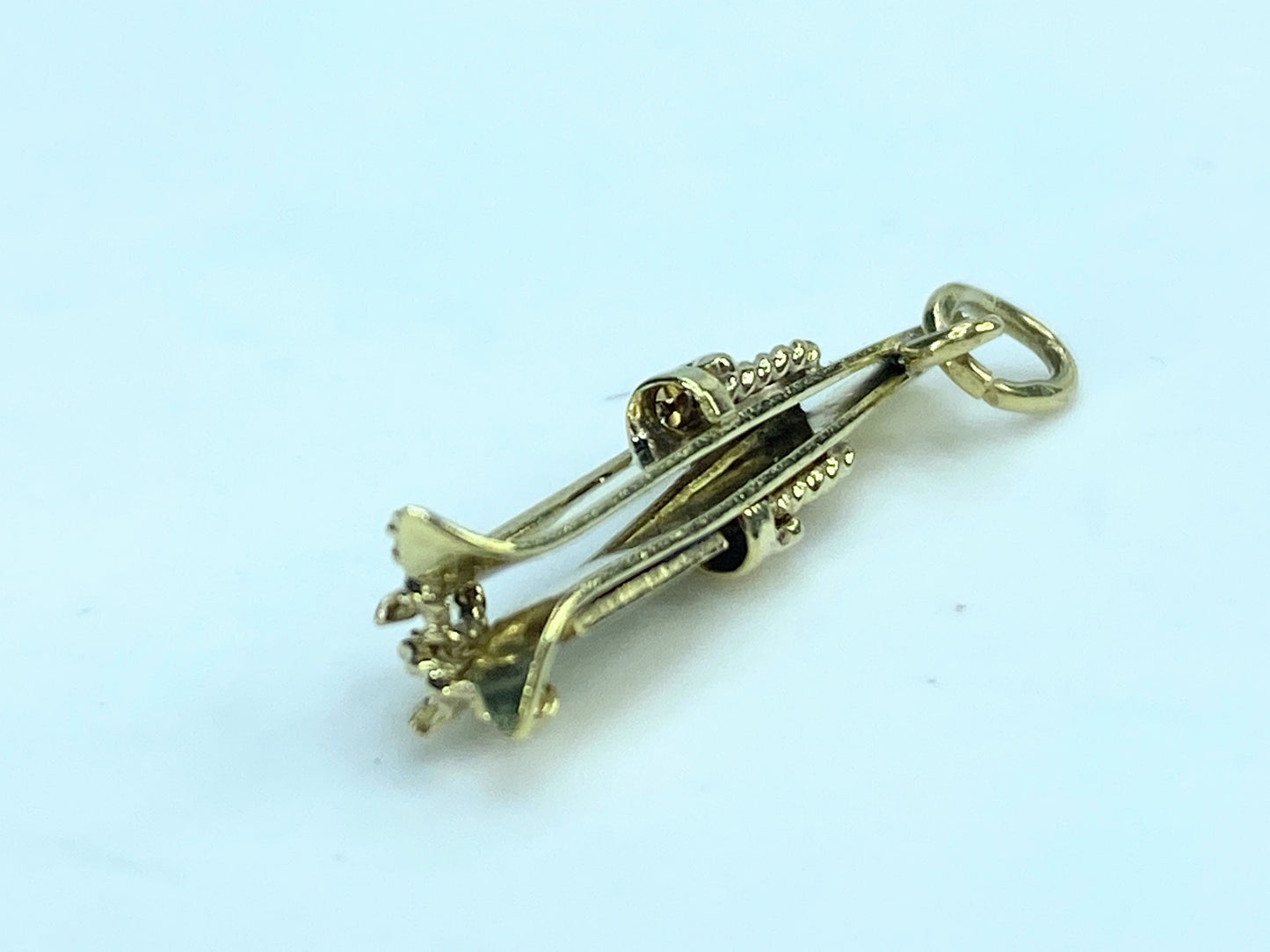 Skis and Poles 14 Karat Gold Vintage Charm Pendant JR9159