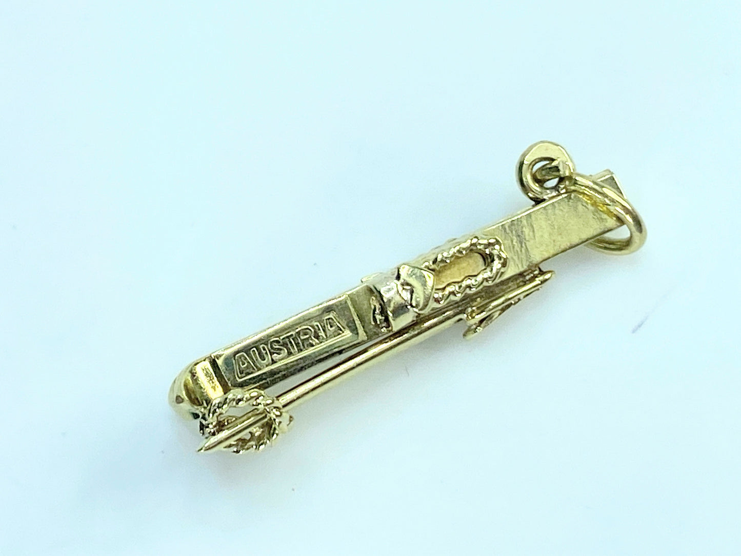 Skis and Poles 14 Karat Gold Vintage Charm Pendant JR9159