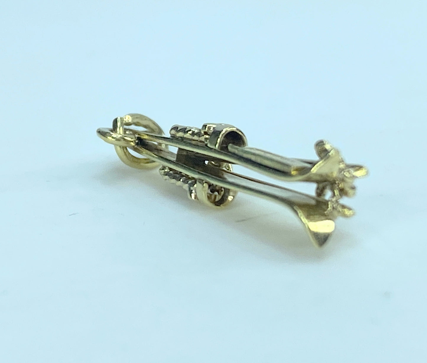 Skis and Poles 14 Karat Gold Vintage Charm Pendant JR9159