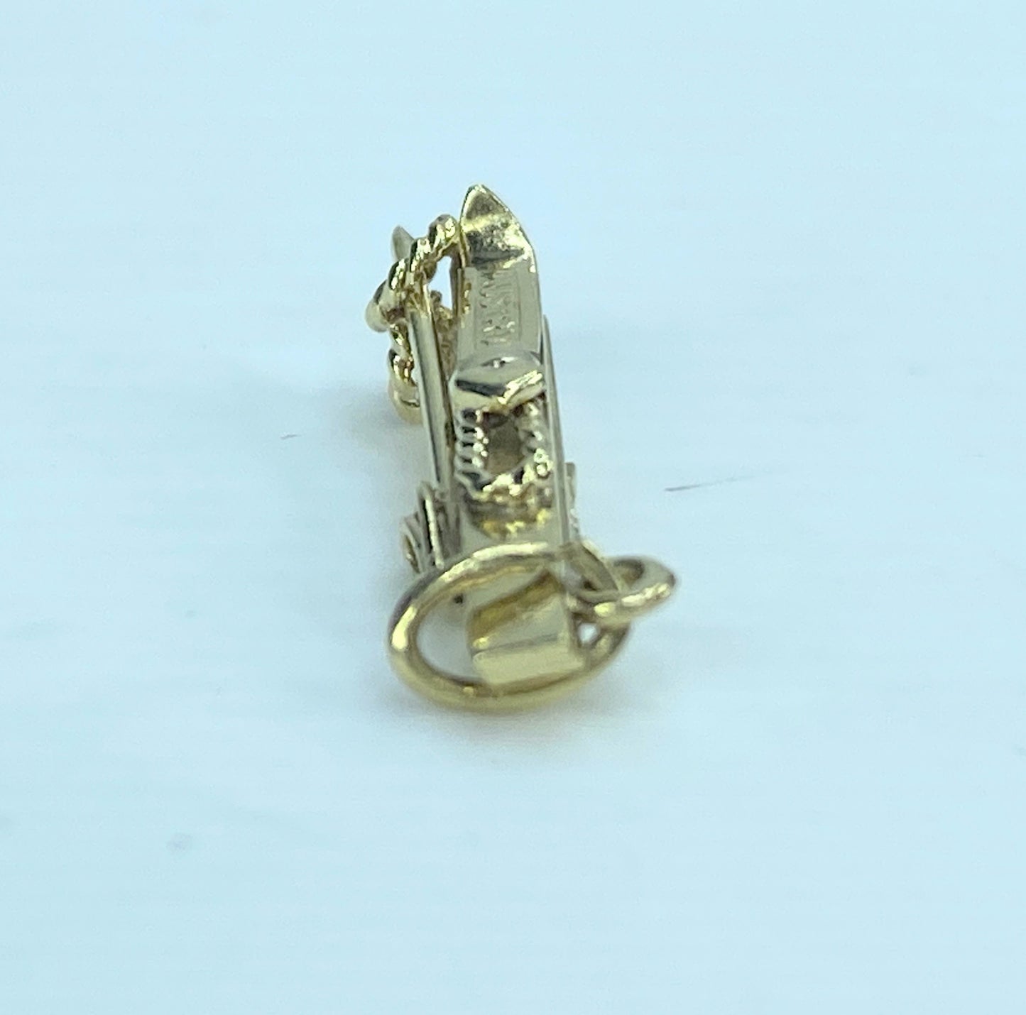 Skis and Poles 14 Karat Gold Vintage Charm Pendant JR9159