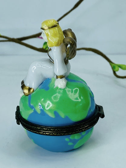 Midwest Of Cannon Falls Angel Sitting on Globe Hinged Trinket Box Ceramic A463