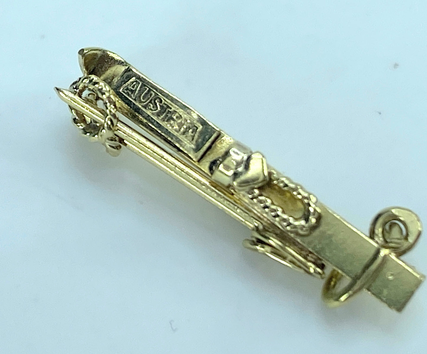 Skis and Poles 14 Karat Gold Vintage Charm Pendant JR9159