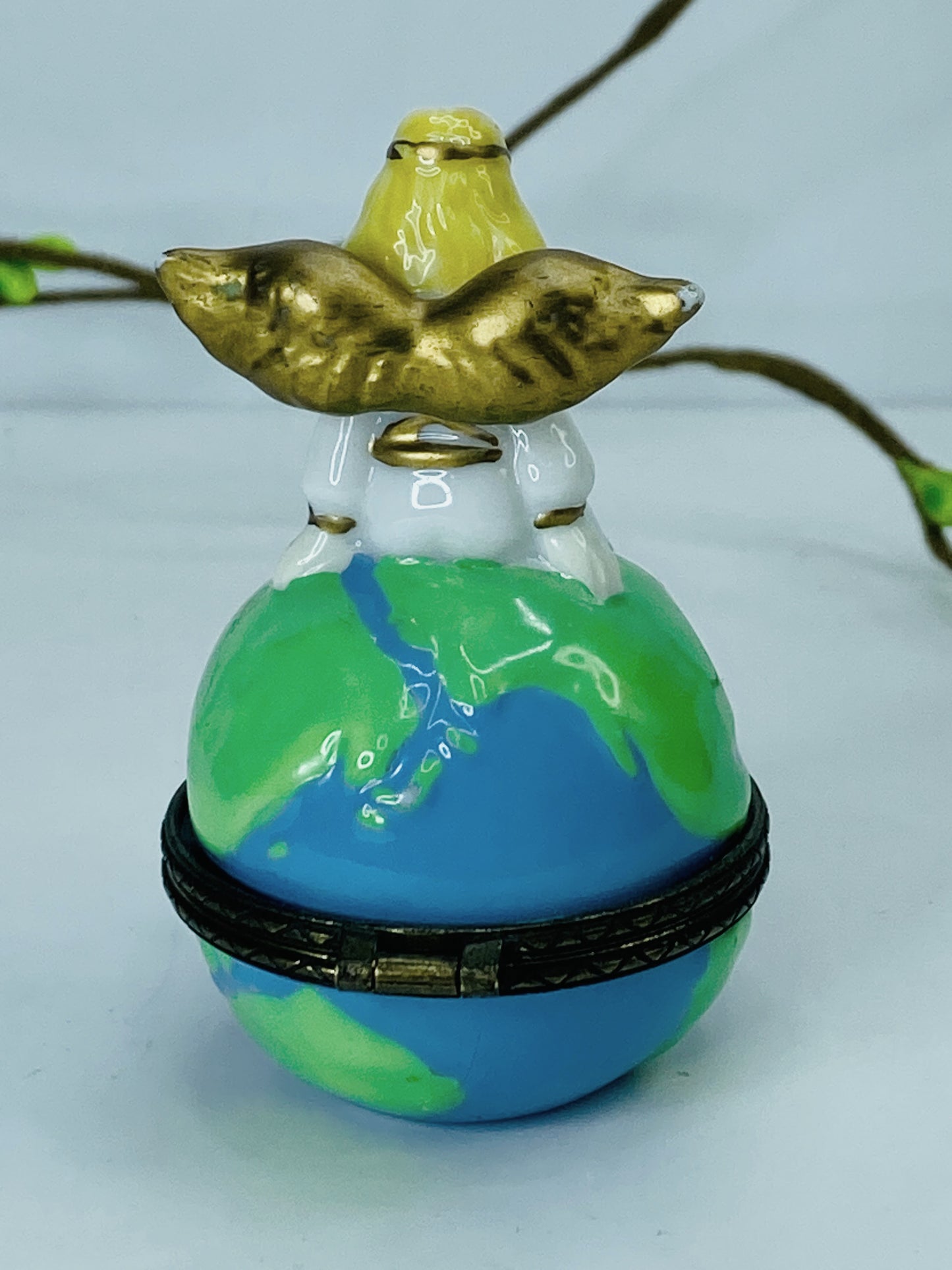 Midwest Of Cannon Falls Angel Sitting on Globe Hinged Trinket Box Ceramic A463