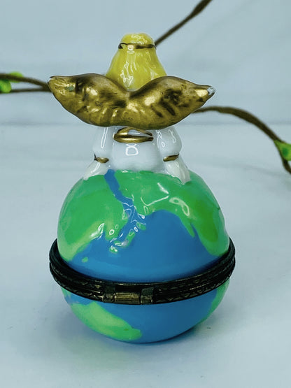 Midwest Of Cannon Falls Angel Sitting on Globe Hinged Trinket Box Ceramic A463