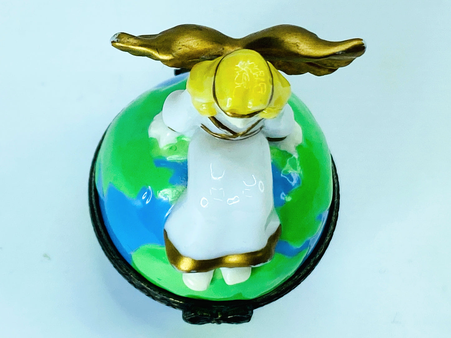 Midwest Of Cannon Falls Angel Sitting on Globe Hinged Trinket Box Ceramic A463