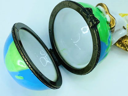 Midwest Of Cannon Falls Angel Sitting on Globe Hinged Trinket Box Ceramic A463