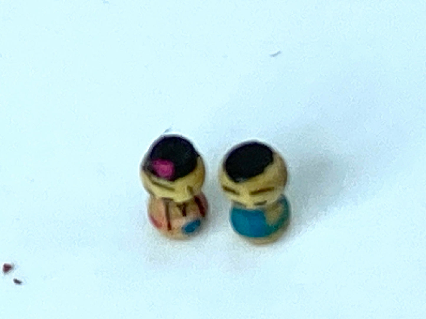 Rare miniature 4.5mm tall pair of Kokeshi in wood egg shell case 14mm A22