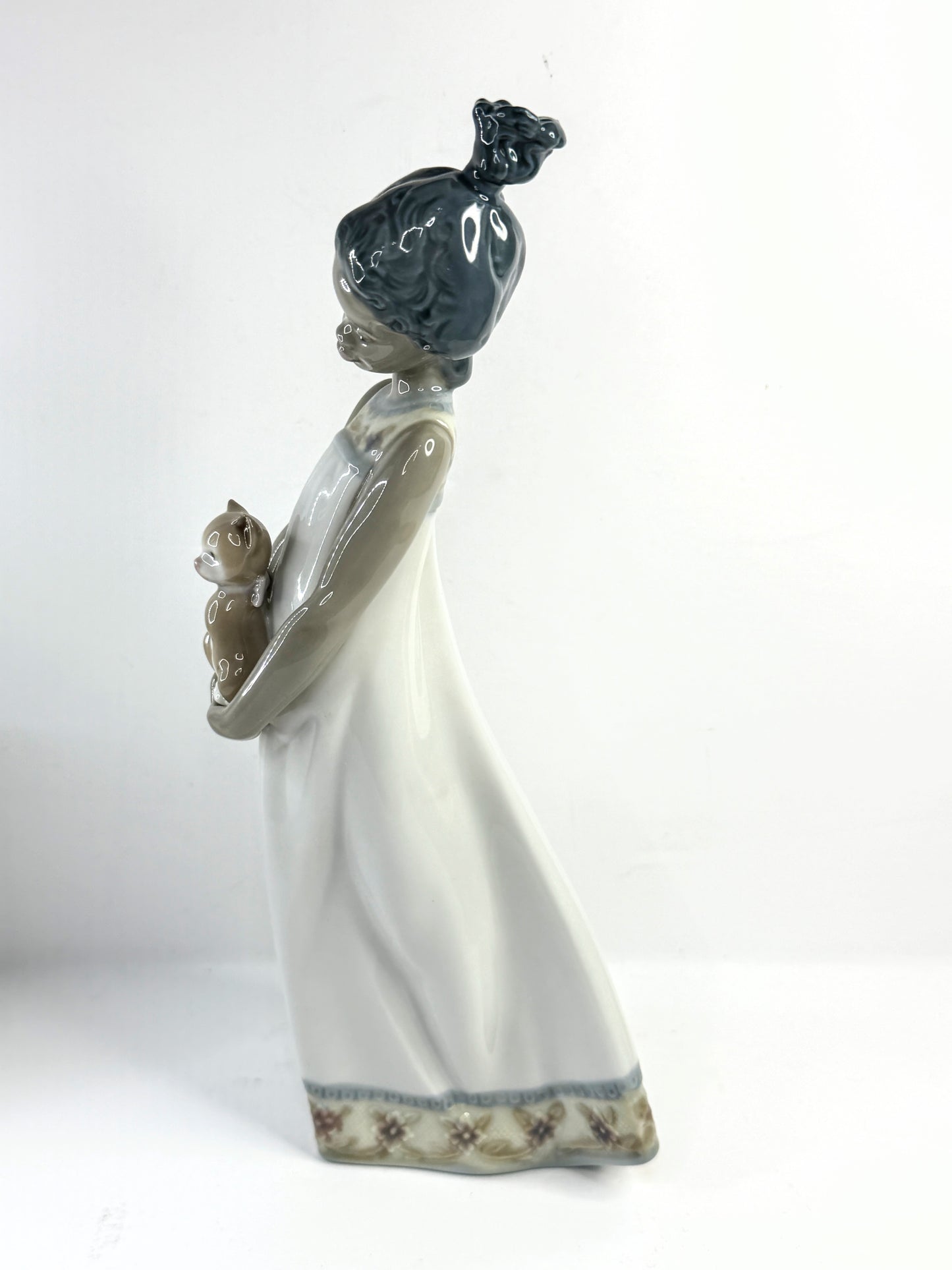 Vintage Lladro Black Legacy “Close to My Heart” Figurine #5601 A926
