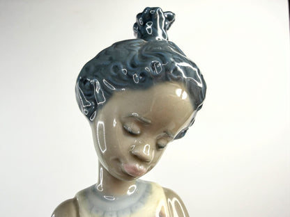 Vintage Lladro Black Legacy “Close to My Heart” Figurine #5601 A926