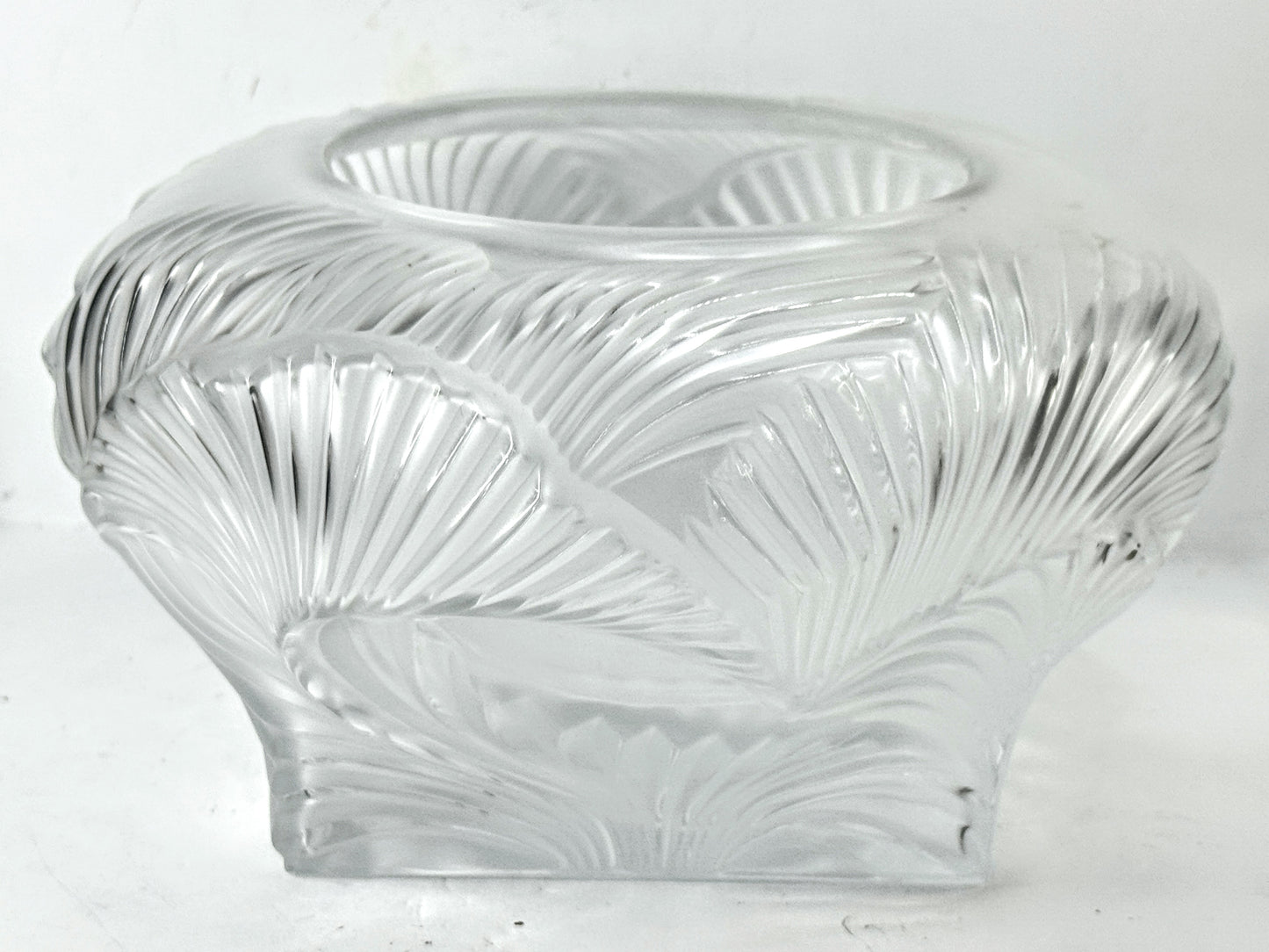 Lalique Crystal Saint Cloud Acanthos Leaves Vase Mint A981