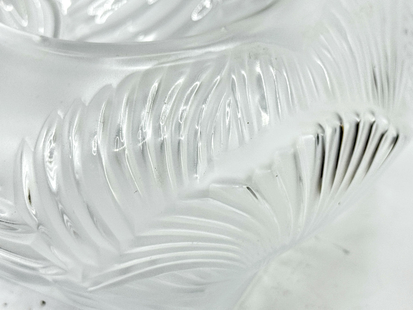 Lalique Crystal Saint Cloud Acanthos Leaves Vase Mint A981