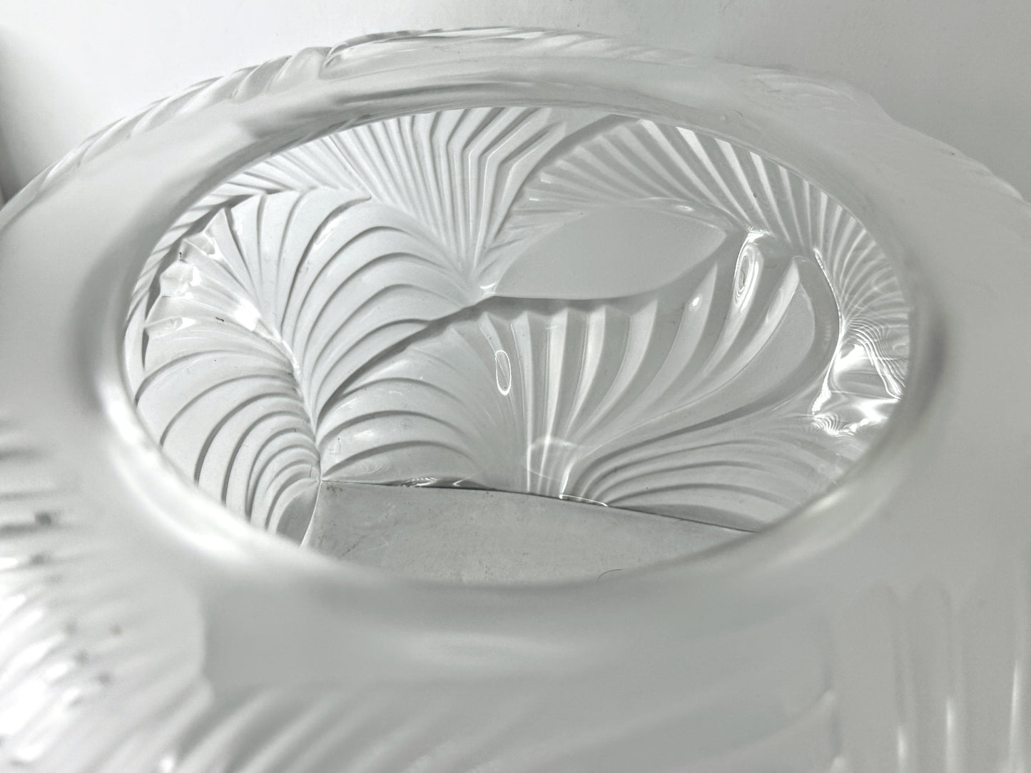 Lalique Crystal Saint Cloud Acanthos Leaves Vase Mint A981