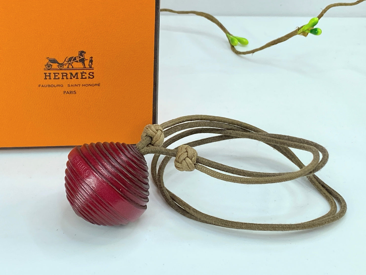 Vintage Hermes Jojoba Wrapped Crimson Leather Ball Necklace with box GS683