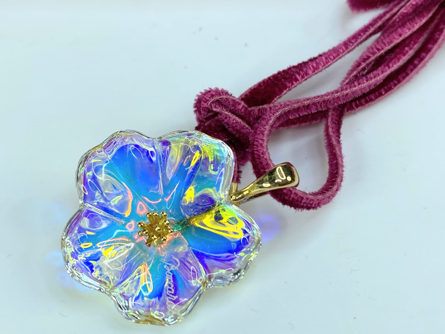 Baccarat 18K 750 Cherry Blossom crystal pendant in burgundy velvet cord JR1087