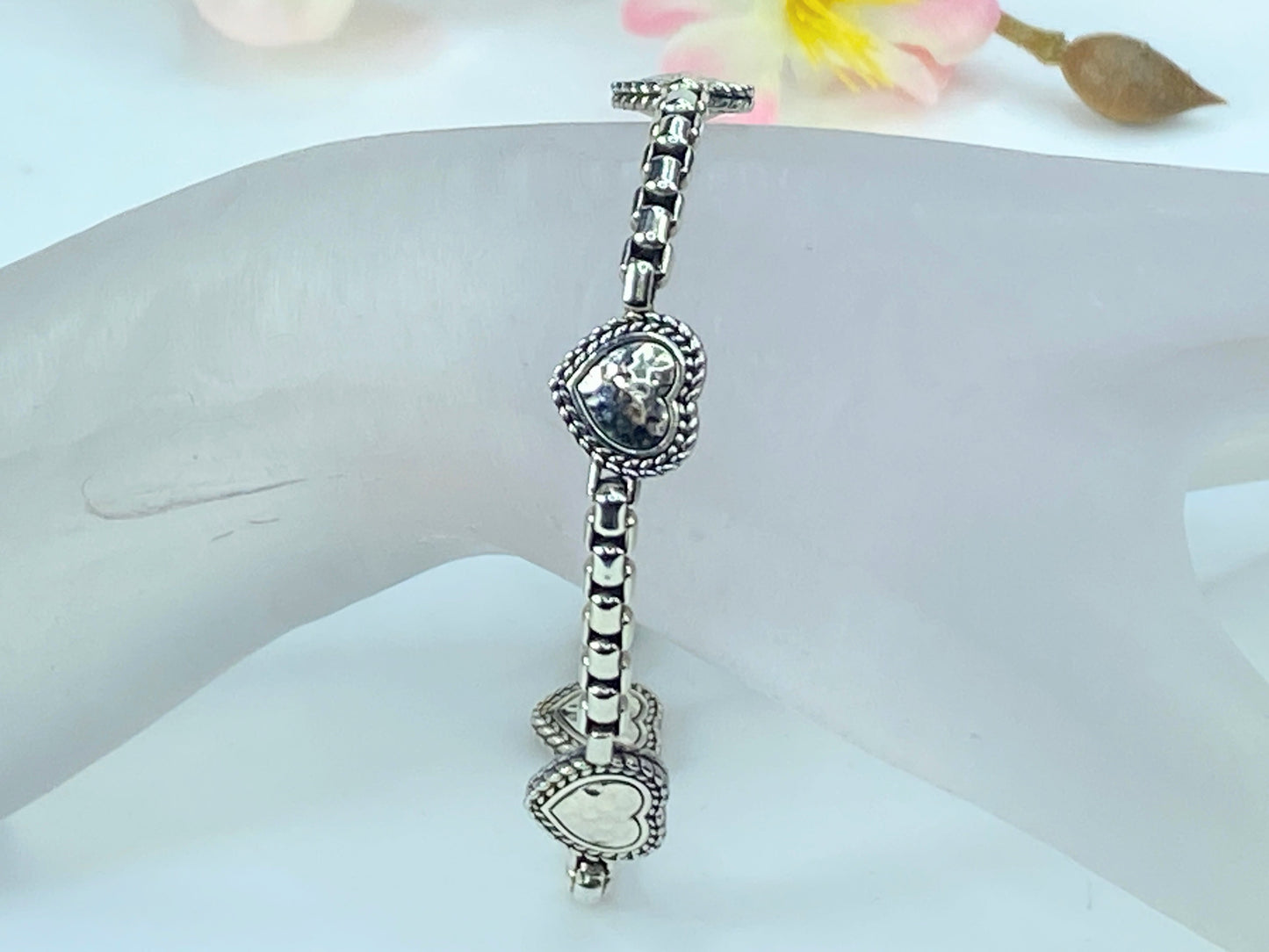 JAI Sterling Silver Symbols of Love Box Chain Station Bracelet JR9288