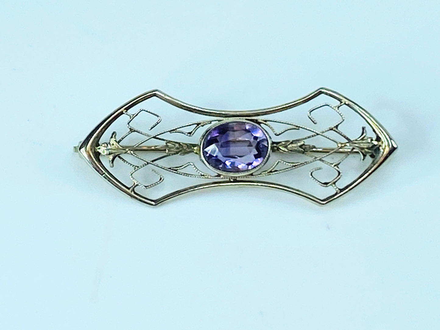 Art Deco 14K oval Amethyst Open work geometric design brooch