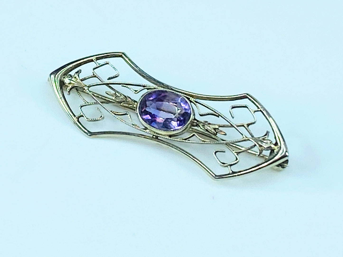 Art Deco 14K oval Amethyst Open work geometric design brooch