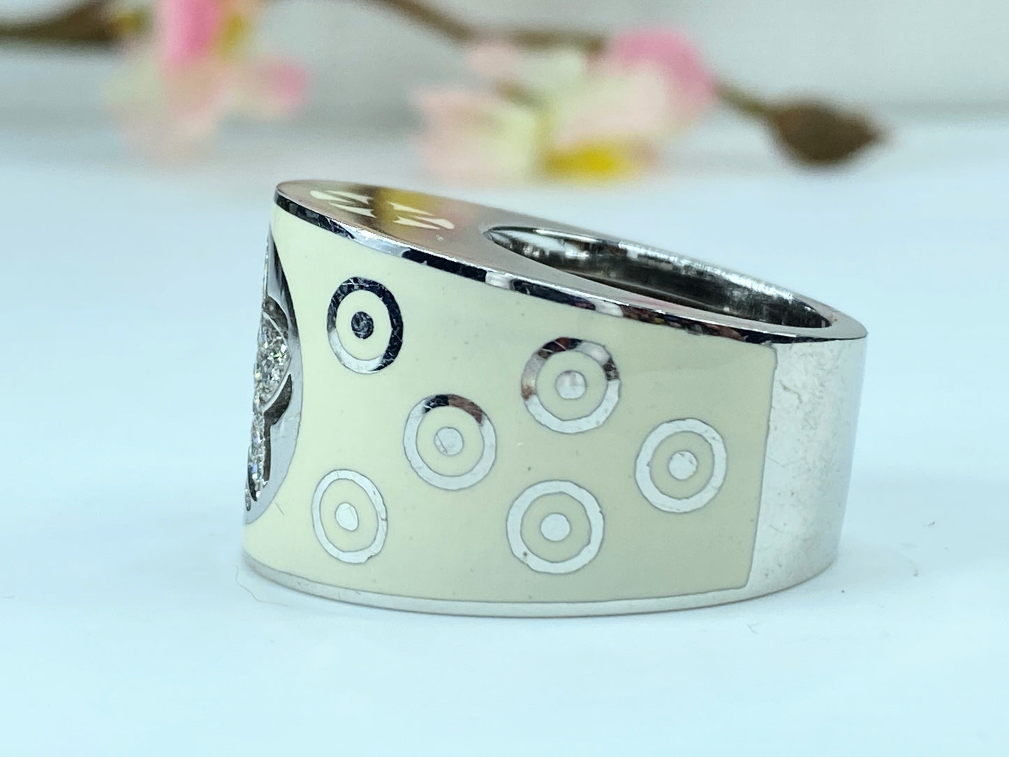 La nouvelle Bague Diamond Star Enamel 18K white gold ring JR9223