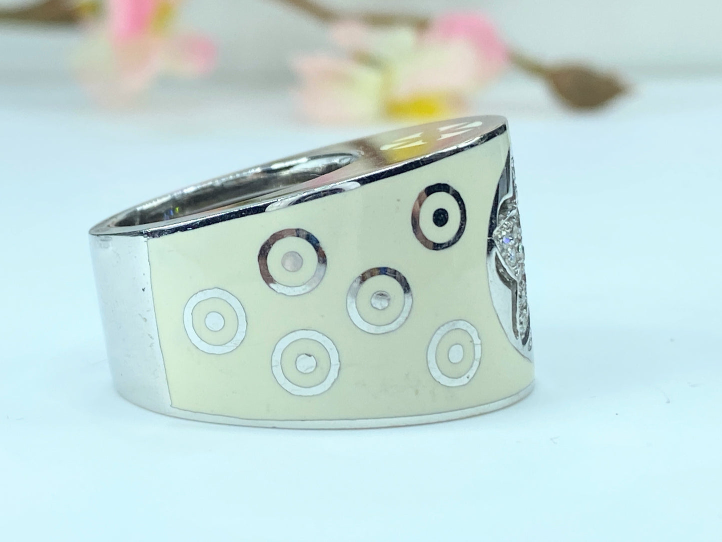 La nouvelle Bague Diamond Star Enamel 18K white gold ring JR9223