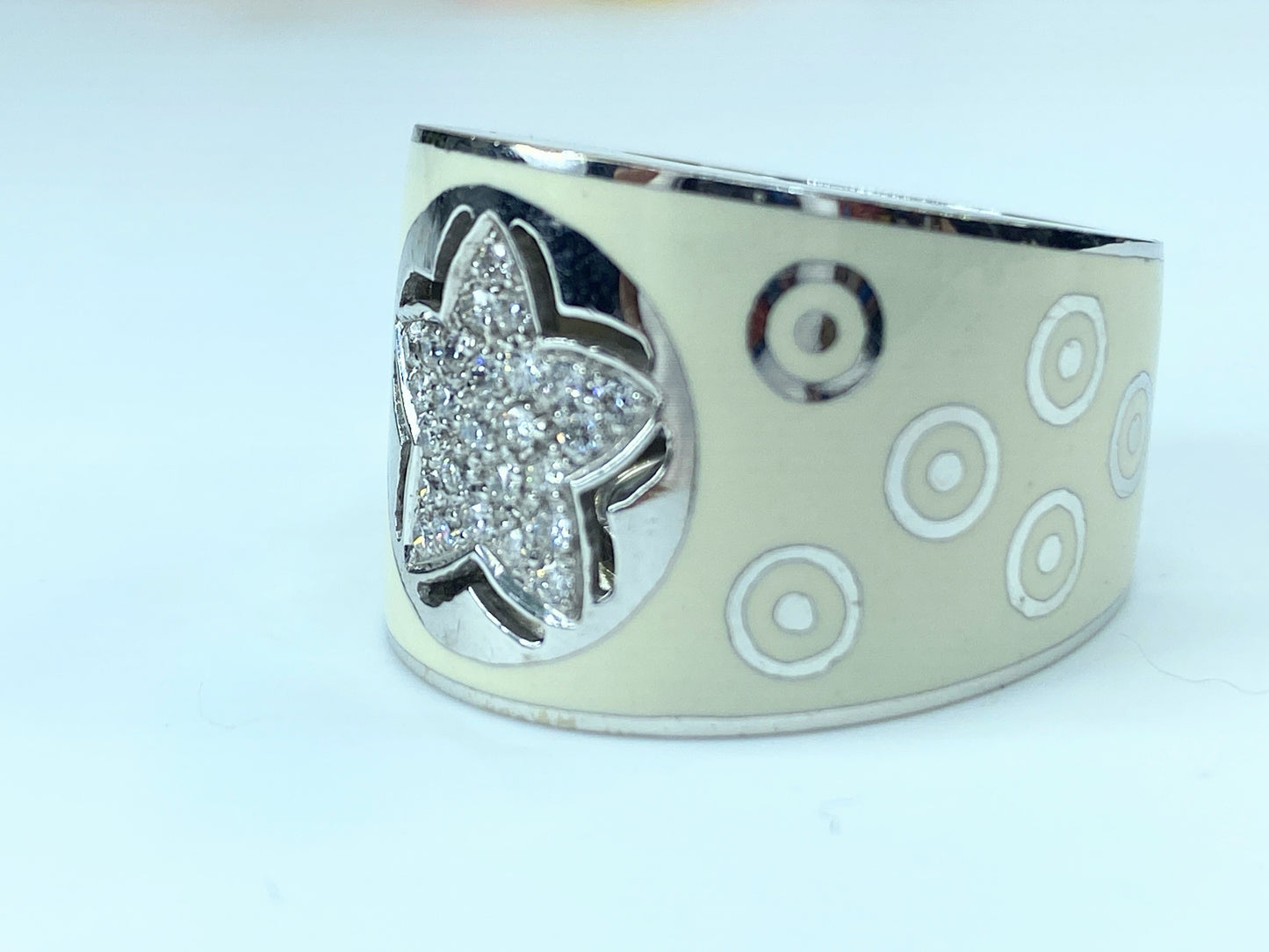 La nouvelle Bague Diamond Star Enamel 18K white gold ring JR9223