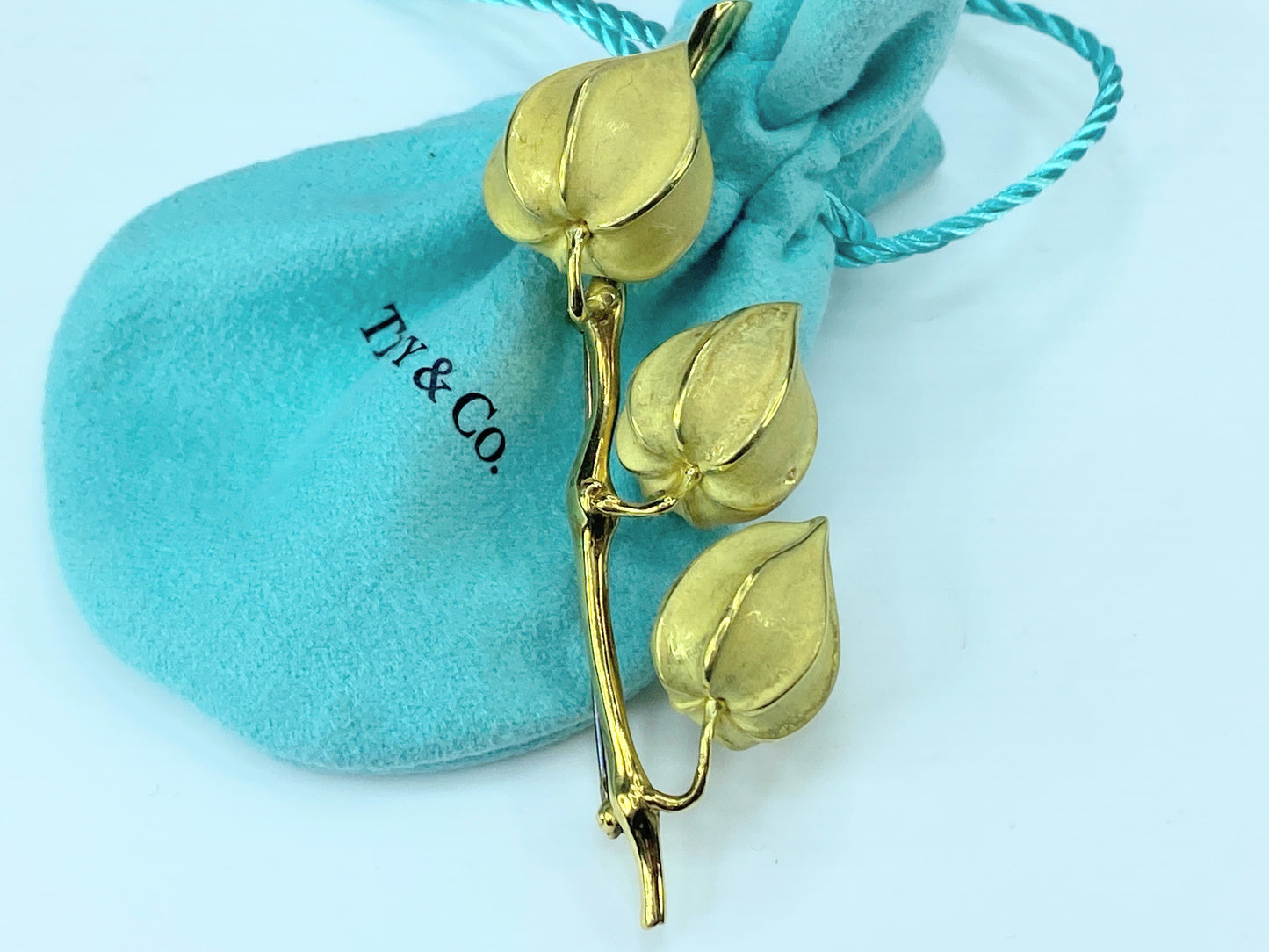 Tiffany & Co. 18K gold Lantern flower Enamel Pin JR9231