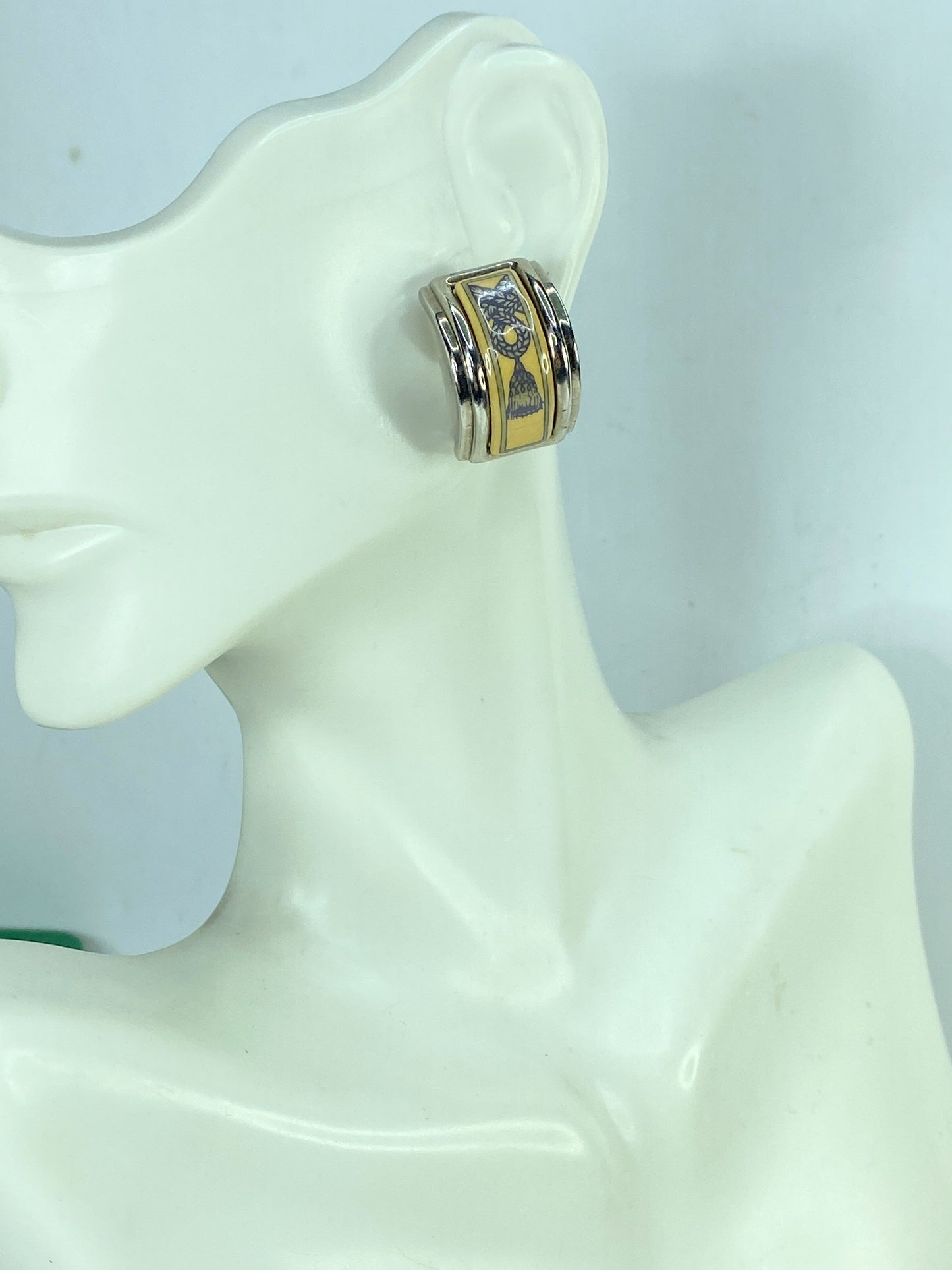 Vintage HERMES Hermes enamel earrings in metal, silver for women  GS658