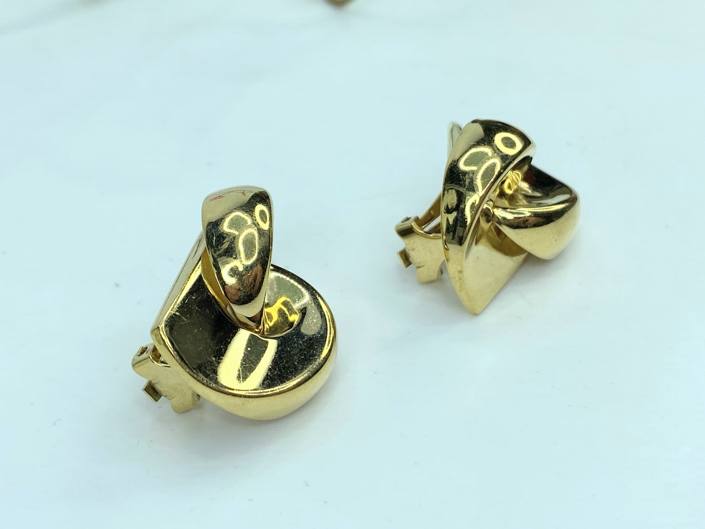 Vintage CHRISTIAN DIOR Signed Gold Plated CD Logo Clip On Earrings GS659