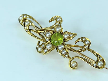 Antique 15ct Edwardian Seed Pearl & Peridot scroll floral Brooch 5.3g 1 7/8" JR9994