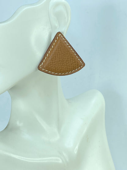 Vintage Hermès Caramel Swift Triangular Earrings in box GS663