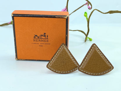 Vintage Hermès Caramel Swift Triangular Earrings in box GS663