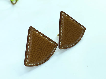 Vintage Hermès Caramel Swift Triangular Earrings in box GS663