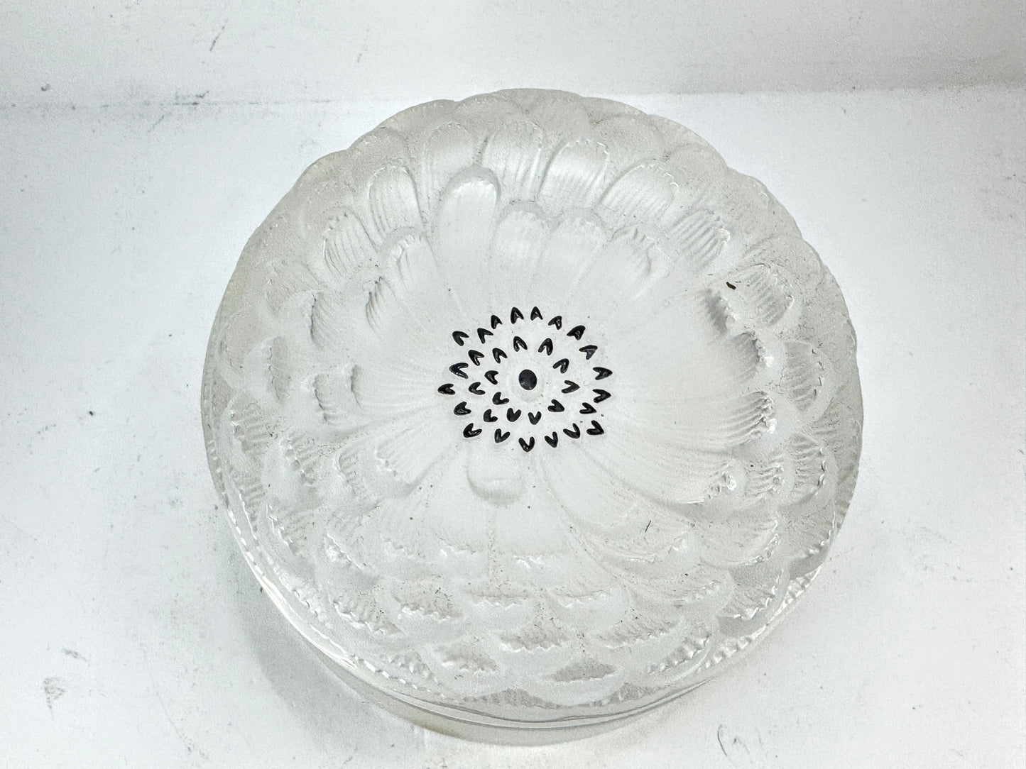 Lalique crystal powder box / vanity box, Dahlia model - signed Lidded Jar A989