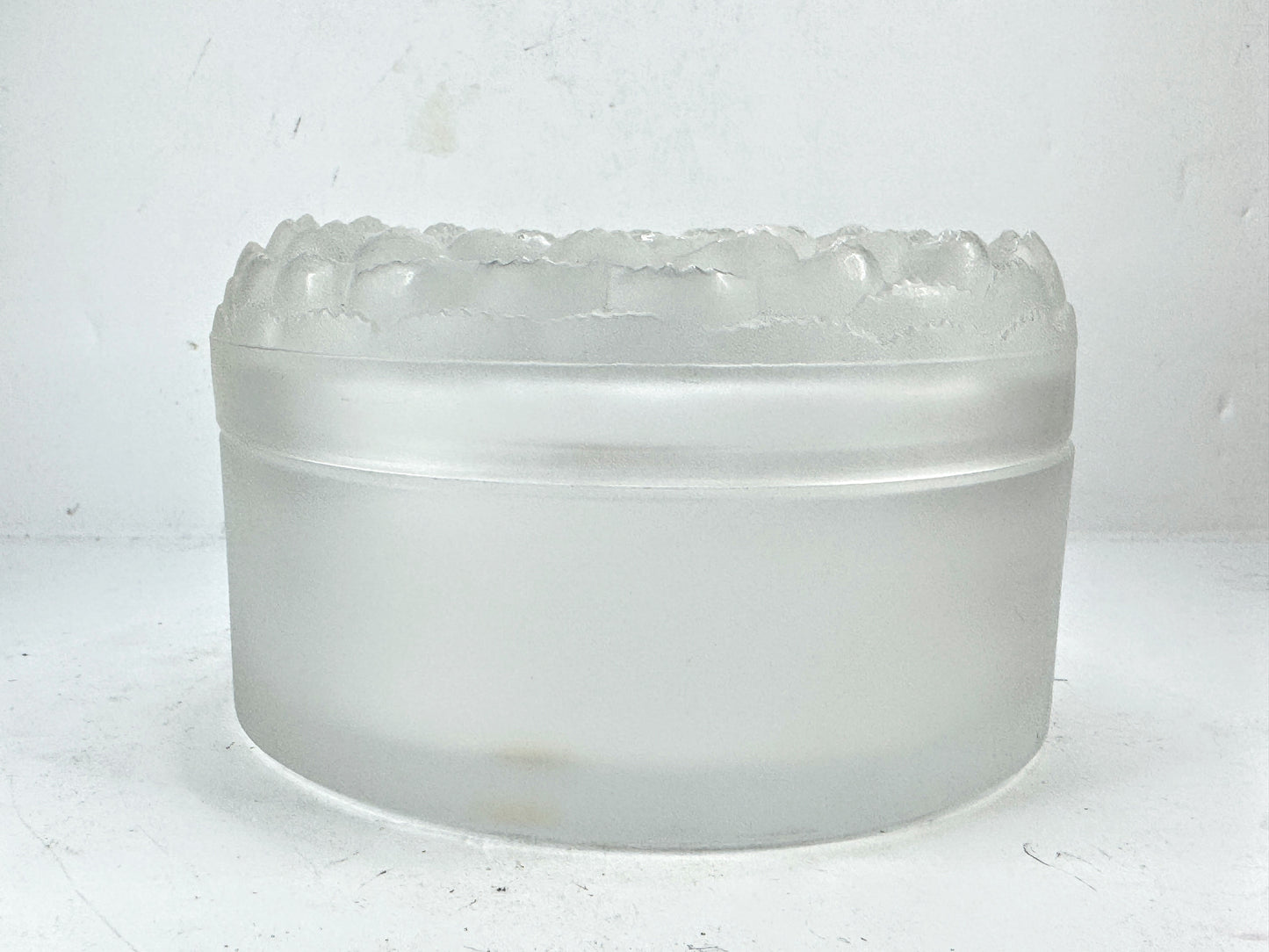 Lalique crystal powder box / vanity box, Dahlia model - signed Lidded Jar A989